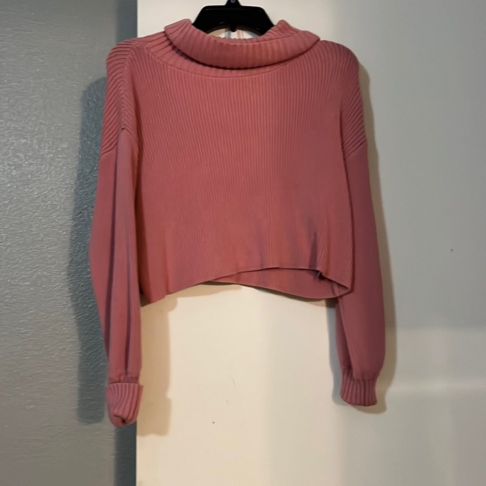 Pink knitted crop shirt
